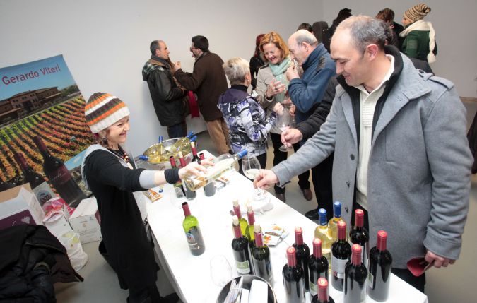 La asociacin de bodegas Provir presenta la aada en la plaza de Abastos de Logroo-20